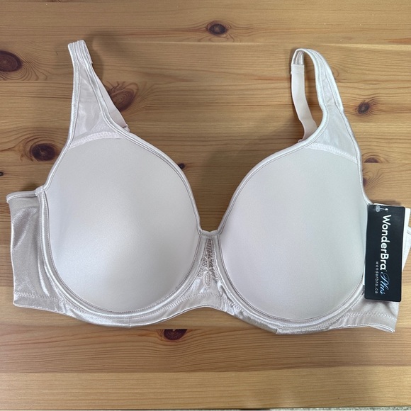 Wonderbra Plus | Underwire Bra with Embroidery & Satin Detail | Size 42D - Picture 1 of 4